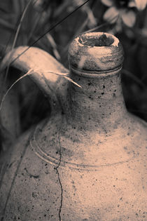 Still life with ceramic jug von Lars Hallstrom