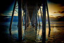 Under the Pier at San Clemente von Chris Lord