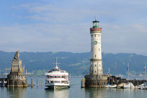 Lindau Hafen mit Leuchtturm und Schiff - Bodensee Deutschland von Matthias Hauser