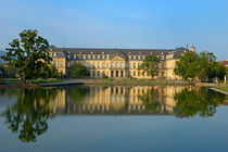 Neues Schloss Stuttgart - Spiegelung im Wasser by Matthias Hauser