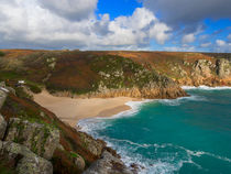 Porthcurno beach and cliffs, Cornwall.  von Louise Heusinkveld