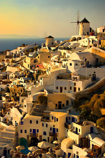 early evening in Oia von meirion matthias