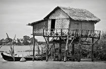 A palafito in the Irrawaddy River von RicardMN Photography