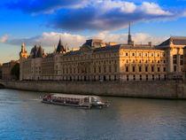 Conciergerie, Paris by Louise Heusinkveld