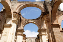 RUINED CATHEDRAL ARCHES Antigua Guatemala von John Mitchell