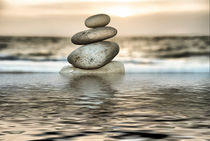 Steinturm am Strand von fraenks