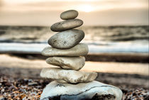 Stone tower on the Beach by fraenks