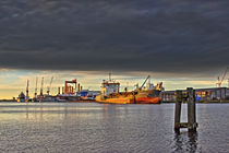 Schiff im Licht - Ship in the light von ropo13