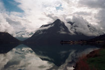 Mountain in fjord, Norway von intothewide