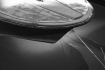 Light under the boat - monochrome von Intensivelight Panorama-Edition