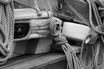 Ropes on an old sailing ship - monochrome von Intensivelight Panorama-Edition