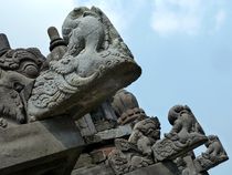 Figuren am Tempel von reisemonster