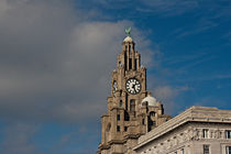 Liver Buildings on Liverpool waterfront von illu