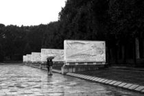 Im Regen am Denkmal von Bastian  Kienitz