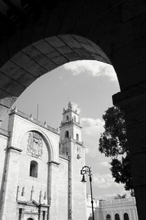 MERIDA CATHEDRAL BLACK AND WHITE Mexico von John Mitchell