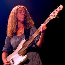 Mrs. Bass Man von Keld Bach