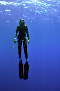 girl and sea by evgeny bashta