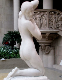 FEMALE BEAUTY IN SCULPTURE von Maks Erlikh