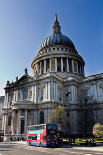 St Paul's Cathedral London by David Pyatt