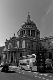 St Paul's Cathedral London by David Pyatt