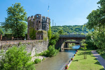 Wisper in Lorch mit Stadtturm und Brücke von Erhard Hess