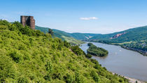 Burg Nollig über Lorch von Erhard Hess