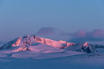 Svånåtindan mountain ridge by Nicklas Wijkmark