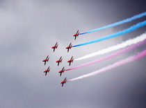 Red Arrows display team von Linda More