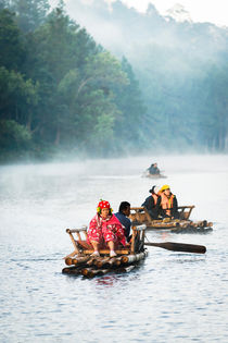 Misty Lake. von Tom Hanslien