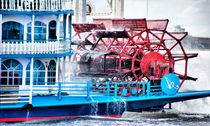 Mississippi Dampfer im Hamburger Hafen by fraenks