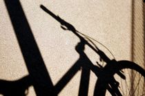 bike and shadow 8 - Rad und Schatten 8  von mateart