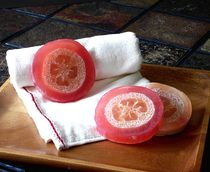 Luffa Red Soap von Anastasiya Malakhova