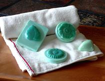 Turquoise Flower and Leaf Soap von Anastasiya Malakhova