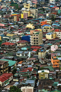Crowded Manila by JACINTO TEE