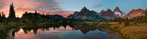 Sunrise, Mount Assiniboine Provincial Park, Canada von Tom Dempsey