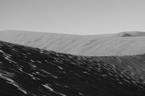 Sand dunes of the Namib by travelfoto