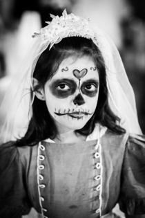Day of the Dead Celebration young girl dressed as dead bride von Matilde Simas