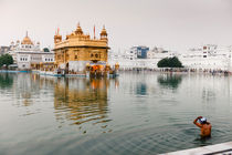 The Golden Temple in Amritsar. by Tom Hanslien