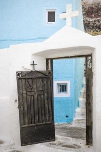 Santorin: Offene Tür zur Kirche von Björn Kindler