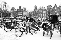 Old dutch winter scenery in Amsterdam the Netherlands  von nilaya