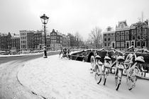 Old dutch winter scenery in Amsterdam the Netherlands  von nilaya