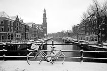 Old dutch winter scenery in Amsterdam the Netherlands  von nilaya