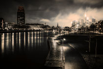 Skyline and boardwalk at night (Frankfurt / Main) von Andreas Sachs