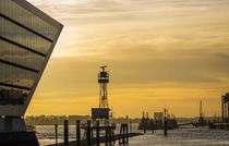 Dockland bei Nacht im Hamburger Hafen by Dennis Stracke