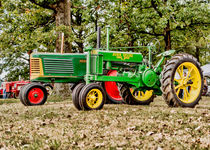 John Deere 1935 General Purpose Tractor with Oliver Row Crop 77 von Jon Woodhams