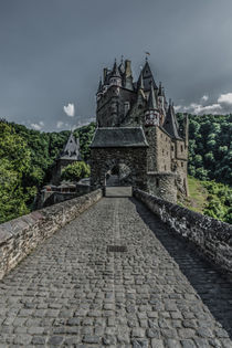 Burg Eltz 71-mystisch von Erhard Hess