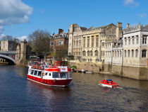 York Guildhall with river boat von Robert Gipson