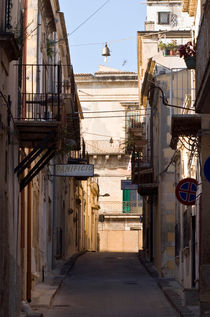 Schmale Gasse - Bäckerei - Noto - Sizilien von captainsilva