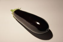 Aubergine von Jake Ratz