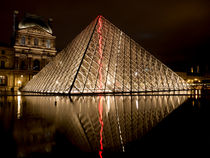 Pyramide du Louvre 3 von Rolf Sauren